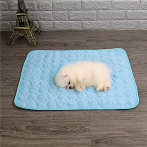 Pet Summer Cooling Pad Self-Cooling Ice Silk Pet Bed Dog Cat Nest Breathable Cooling Cooling Sleeping Pad