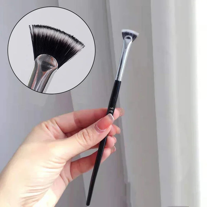 Karsyngirl 1Pcs Fan-shaped Eyelash Brush Soft No Shedding Professional Beauty Eyelash Makeup Brushes Mascara Powder Smudge Tool