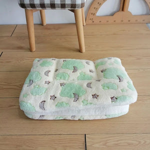 Soft Flannel Pet Mat Dog Cat Bed Thicken Sleeping Mat Dog Blanket Mat For Puppy Kitten Pet Dog Bed for Small Large Dogs Pet Rug