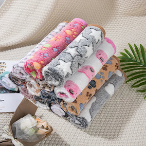 Warm Soft Pet Dog Blanket Mat Plush Thin Pet Sleeping Blanket for Dogs Cats Warm Breathable Cat Cover Blanket Pet Supplies